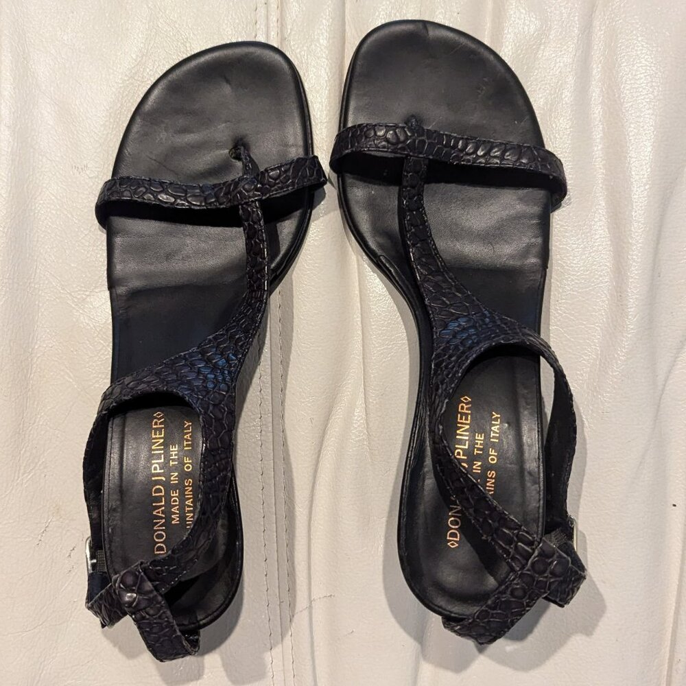 Donald J Pliner Viana Sandal T-Strap Lizard Leather Kitten Heel Size 8 Pre-Own